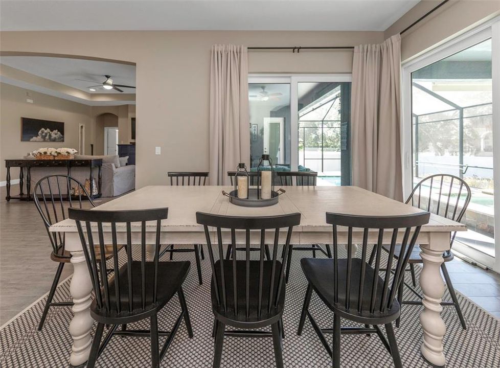 En Venta: $949,000 (4 camas, 3 baños, 3010 Pies cuadrados)