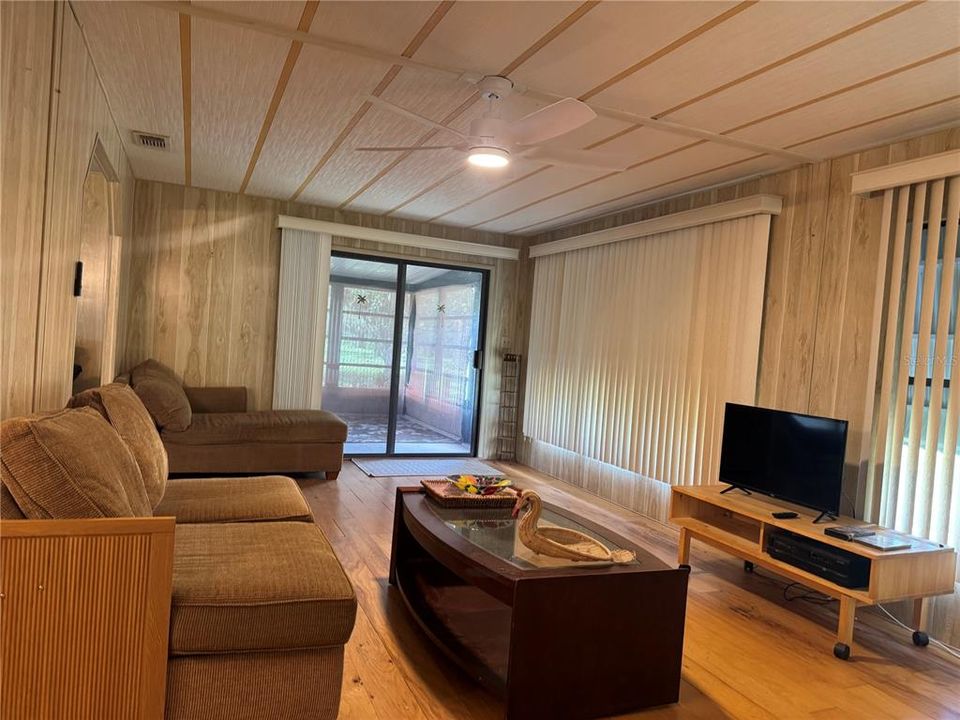 For Sale: $125,000 (2 beds, 2 baths, 1288 Square Feet)