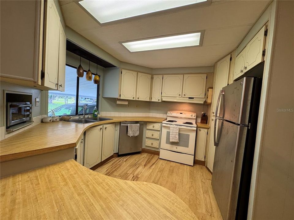 For Sale: $125,000 (2 beds, 2 baths, 1288 Square Feet)