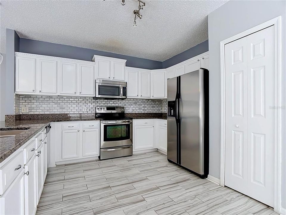 For Sale: $335,000 (4 beds, 2 baths, 2847 Square Feet)