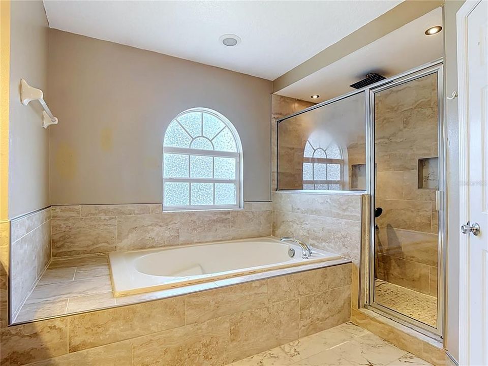 For Sale: $335,000 (4 beds, 2 baths, 2847 Square Feet)