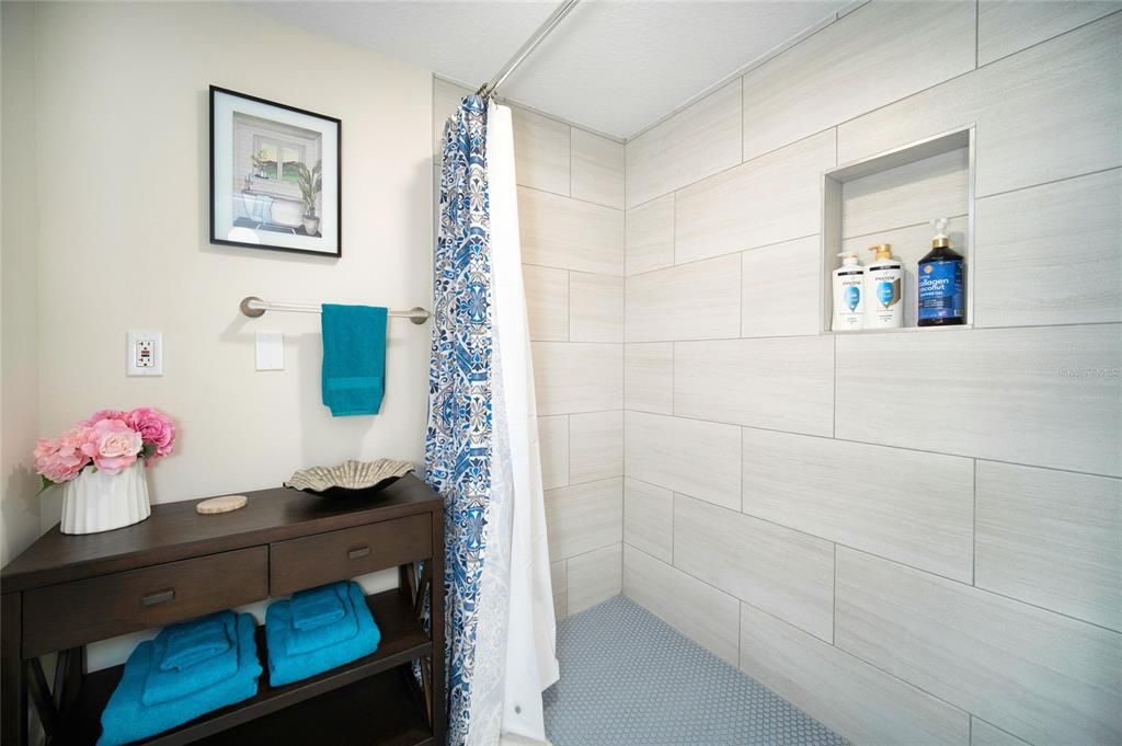En Venta: $575,000 (5 camas, 3 baños, 1872 Pies cuadrados)