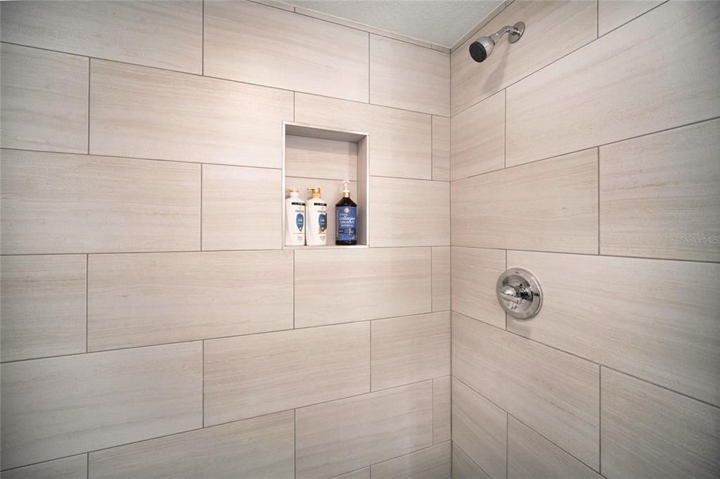 En Venta: $575,000 (5 camas, 3 baños, 1872 Pies cuadrados)