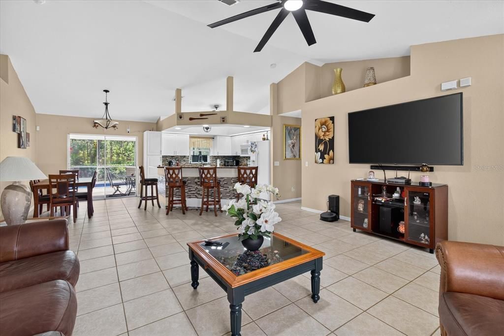En Venta: $348,000 (3 camas, 2 baños, 1475 Pies cuadrados)