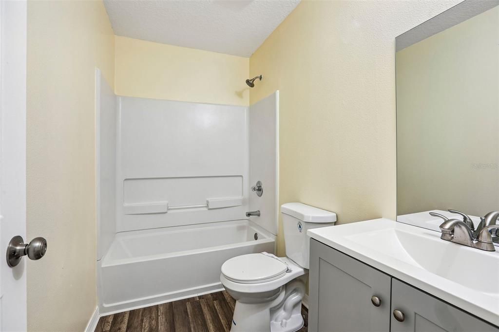 En Venta: $354,999 (4 camas, 3 baños, 1606 Pies cuadrados)