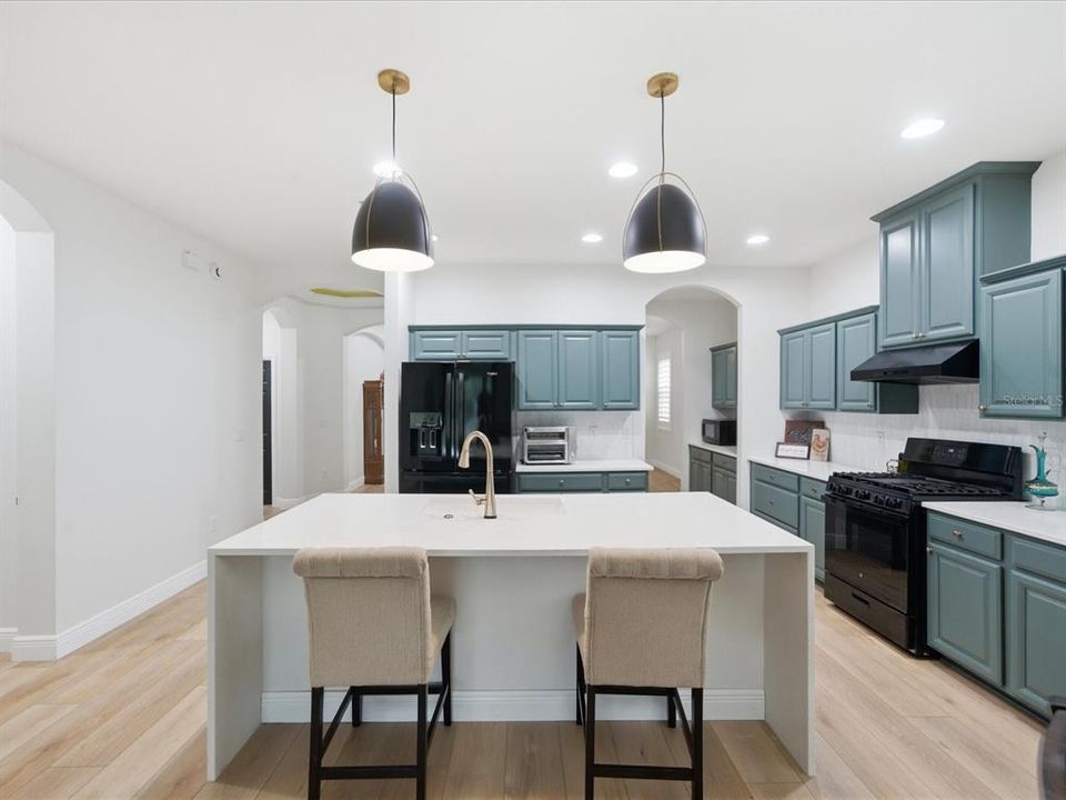 En Renta: $3,800 (4 camas, 3 baños, 2400 Pies cuadrados)