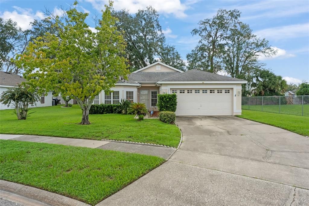 For Sale: $349,000 (3 beds, 2 baths, 1581 Square Feet)