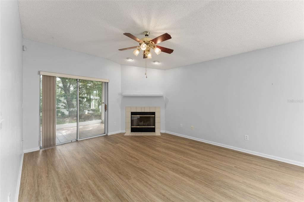 For Sale: $349,000 (3 beds, 2 baths, 1581 Square Feet)