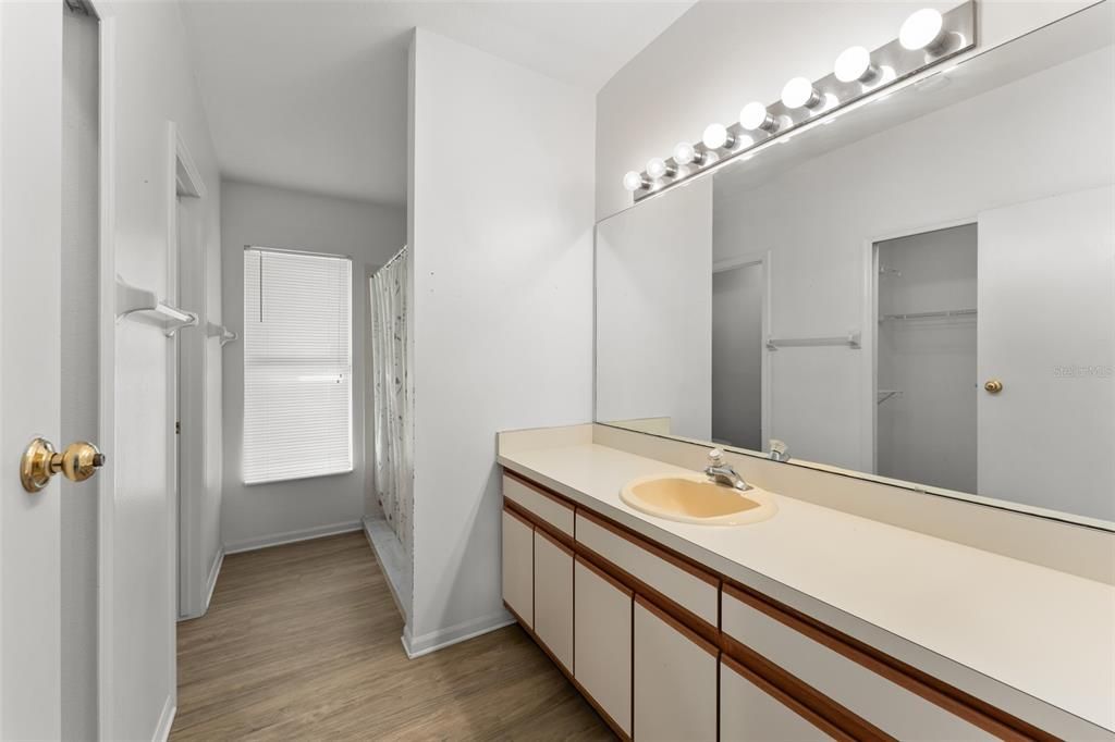 For Sale: $349,000 (3 beds, 2 baths, 1581 Square Feet)