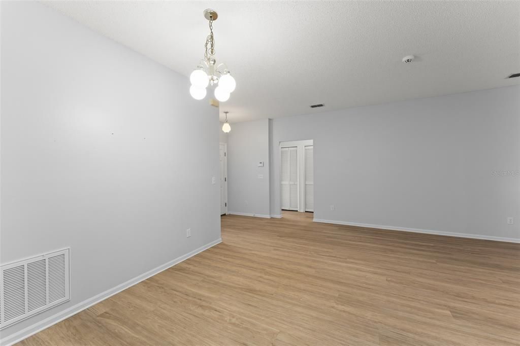 For Sale: $349,000 (3 beds, 2 baths, 1581 Square Feet)