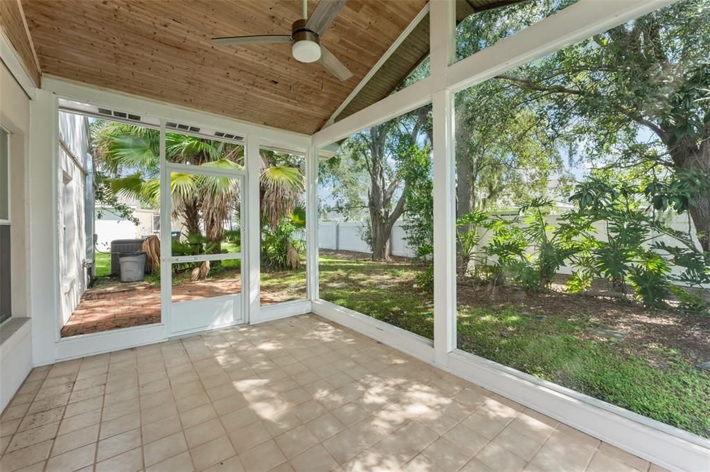 For Sale: $349,000 (3 beds, 2 baths, 1581 Square Feet)