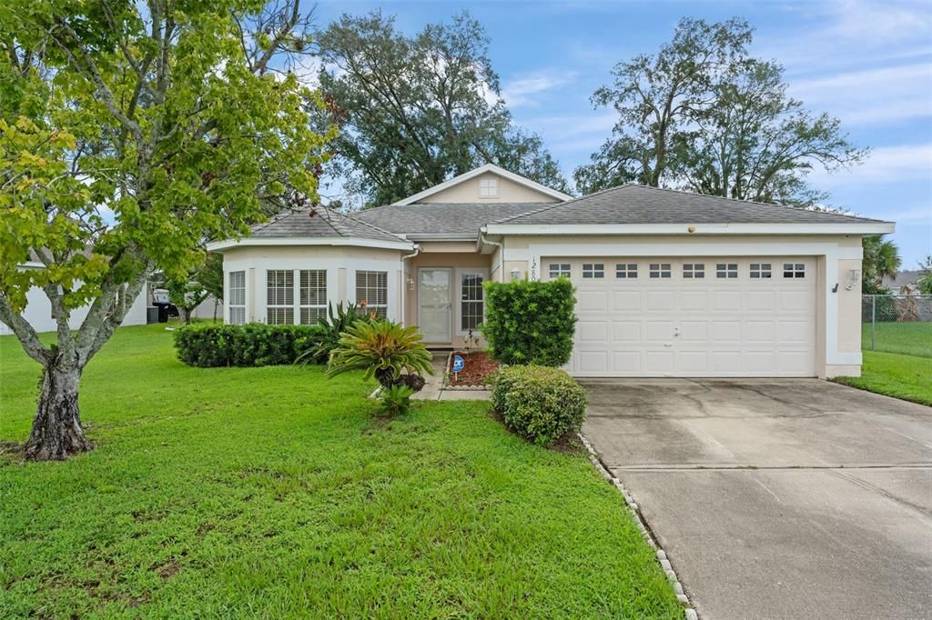 For Sale: $349,000 (3 beds, 2 baths, 1581 Square Feet)