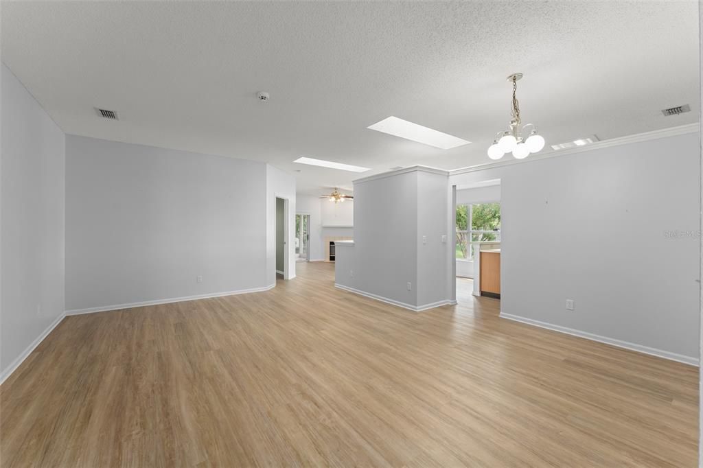 For Sale: $349,000 (3 beds, 2 baths, 1581 Square Feet)