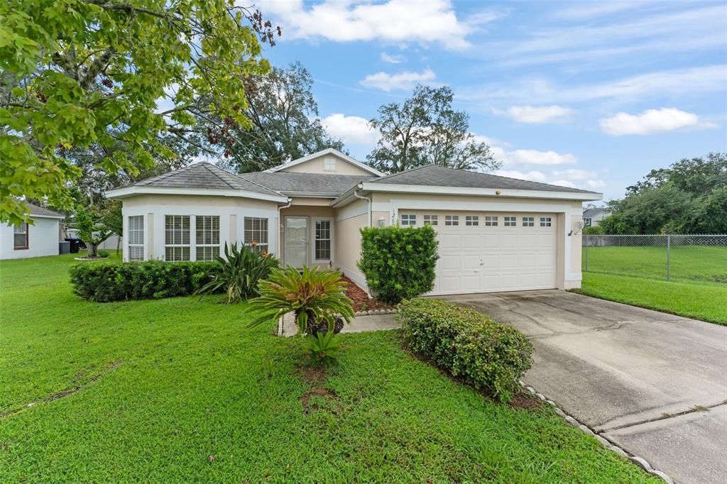 For Sale: $349,000 (3 beds, 2 baths, 1581 Square Feet)