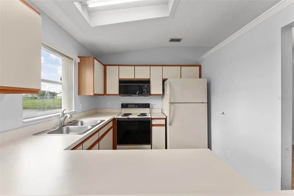 For Sale: $349,000 (3 beds, 2 baths, 1581 Square Feet)