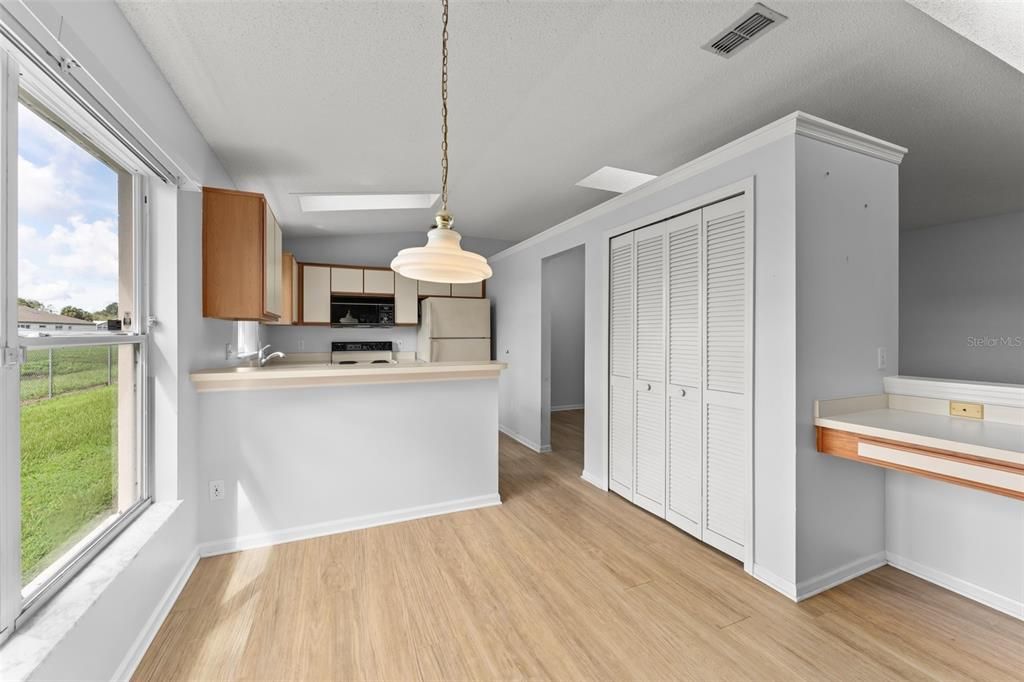 For Sale: $349,000 (3 beds, 2 baths, 1581 Square Feet)