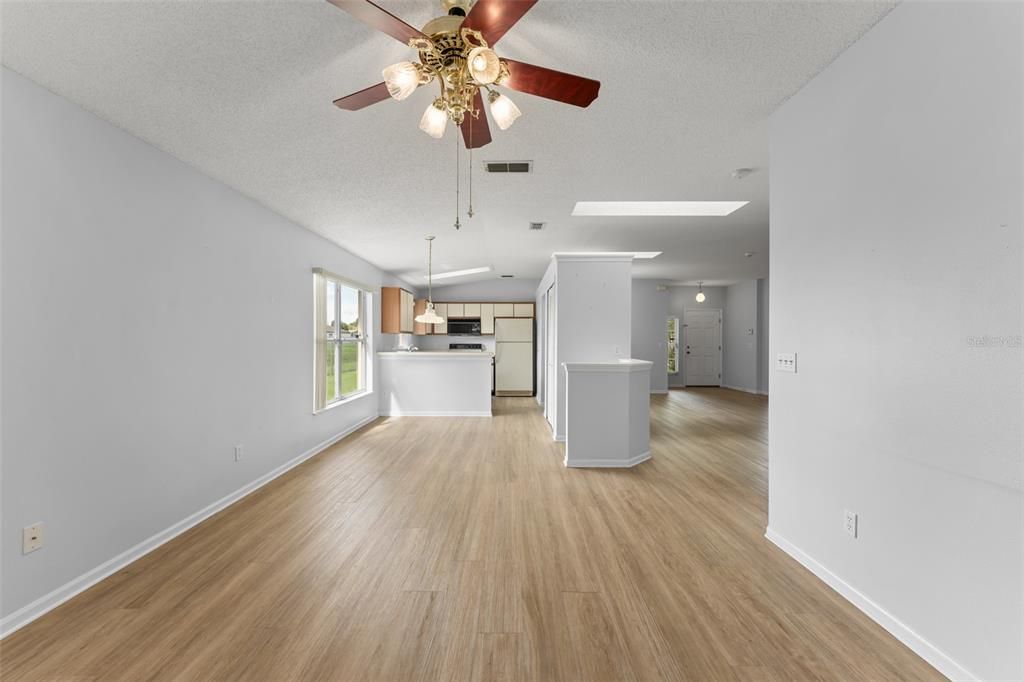 For Sale: $349,000 (3 beds, 2 baths, 1581 Square Feet)