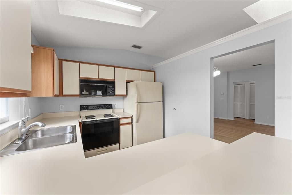 For Sale: $349,000 (3 beds, 2 baths, 1581 Square Feet)