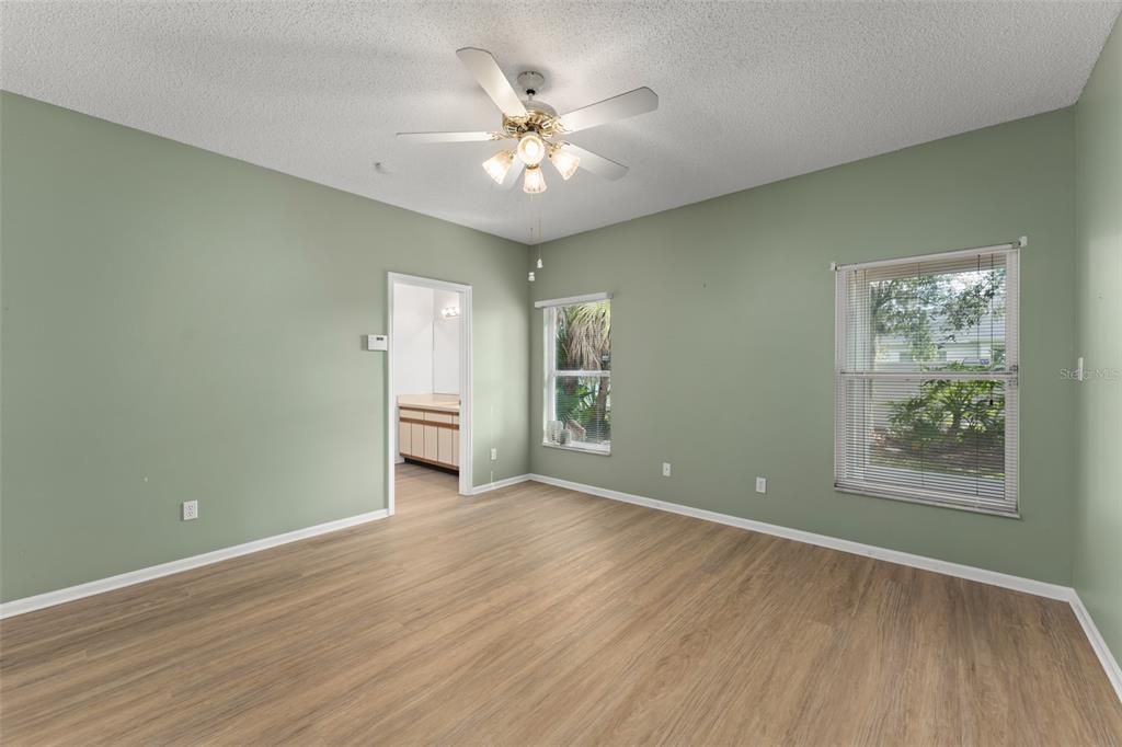 For Sale: $349,000 (3 beds, 2 baths, 1581 Square Feet)