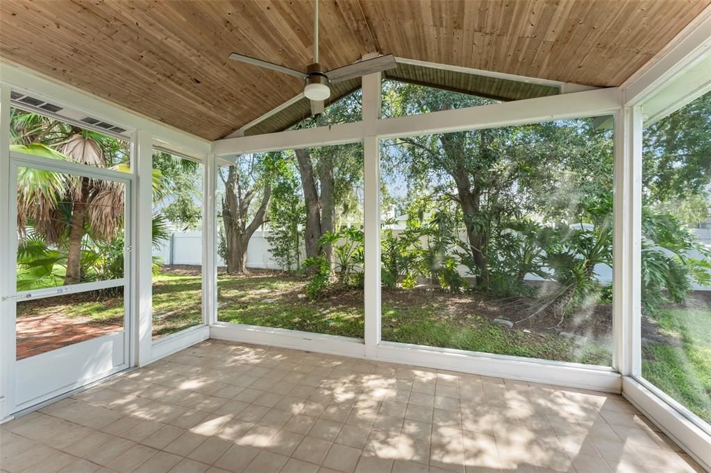 For Sale: $349,000 (3 beds, 2 baths, 1581 Square Feet)