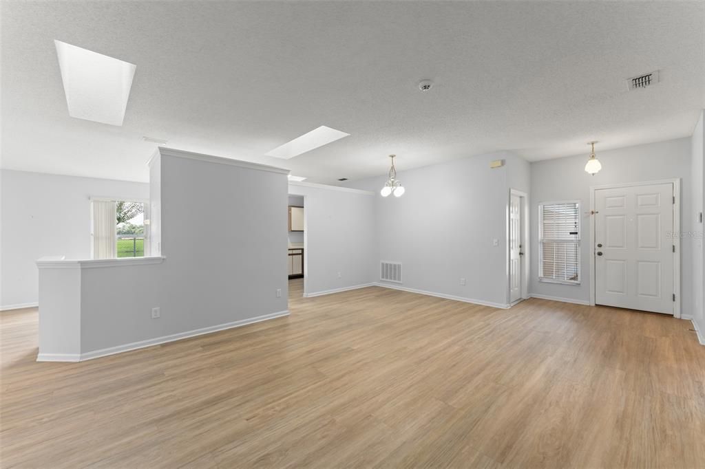 For Sale: $349,000 (3 beds, 2 baths, 1581 Square Feet)