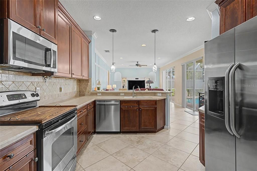 For Sale: $435,000 (4 beds, 3 baths, 2396 Square Feet)