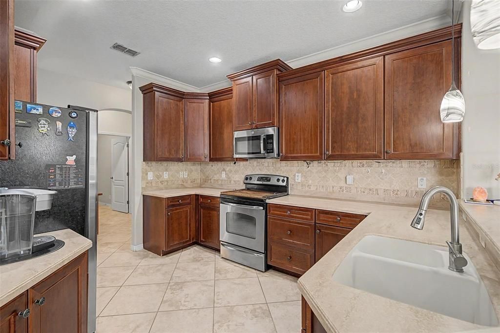 For Sale: $435,000 (4 beds, 3 baths, 2396 Square Feet)