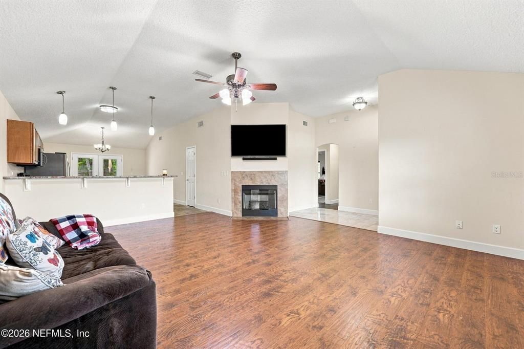 For Sale: $485,000 (3 beds, 2 baths, 1816 Square Feet)