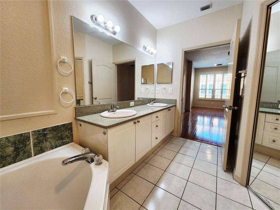 En Venta: $239,500 (2 camas, 2 baños, 1368 Pies cuadrados)