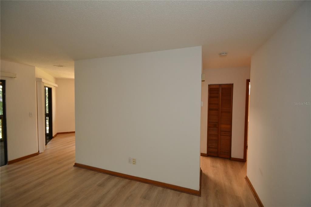 На продажу: $149,900 (2 спален, 2 ванн, 950 Квадратных фут)