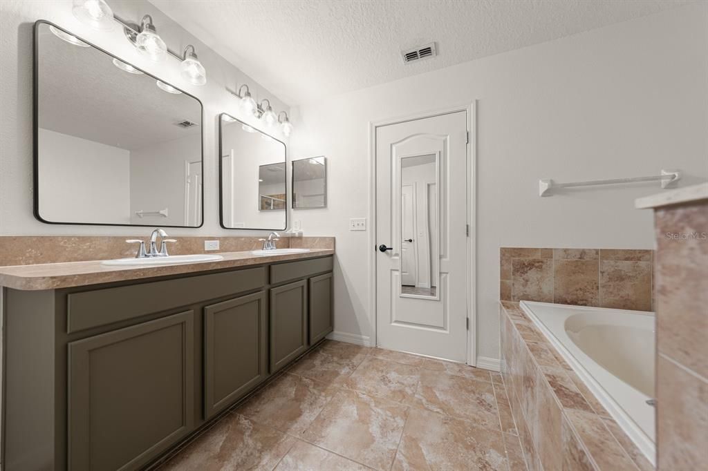 For Sale: $419,000 (3 beds, 2 baths, 1796 Square Feet)