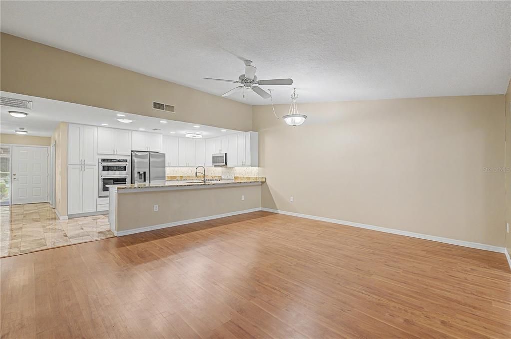 En Venta: $249,900 (2 camas, 2 baños, 1120 Pies cuadrados)