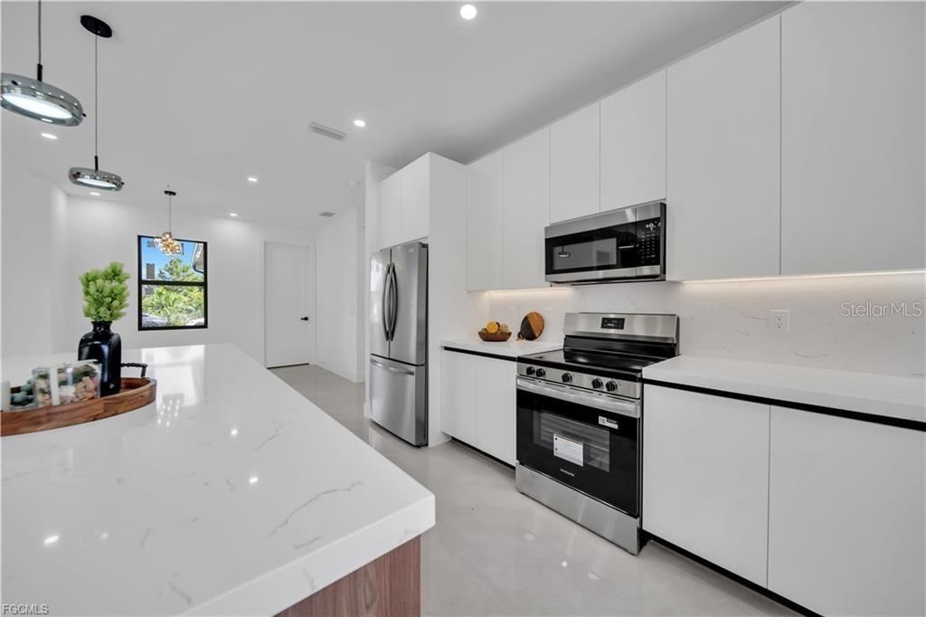 For Sale: $374,900 (4 beds, 3 baths, 1778 Square Feet)