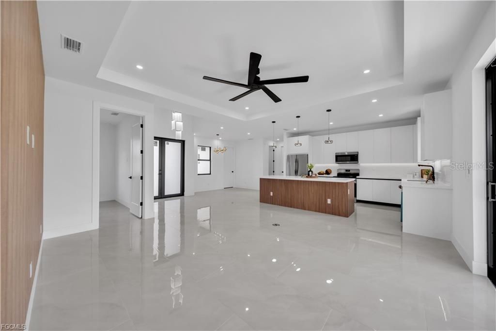 For Sale: $374,900 (4 beds, 3 baths, 1778 Square Feet)