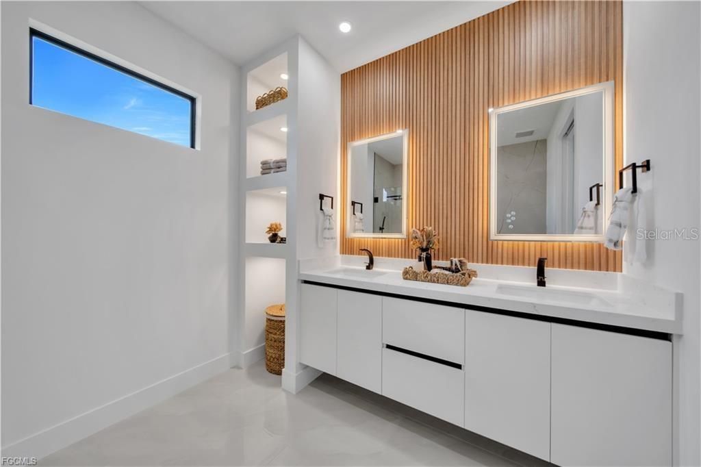 For Sale: $374,900 (4 beds, 3 baths, 1778 Square Feet)
