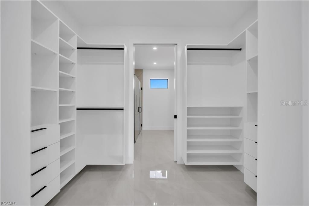 For Sale: $374,900 (4 beds, 3 baths, 1778 Square Feet)