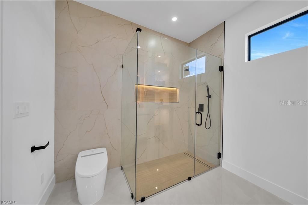 For Sale: $374,900 (4 beds, 3 baths, 1778 Square Feet)
