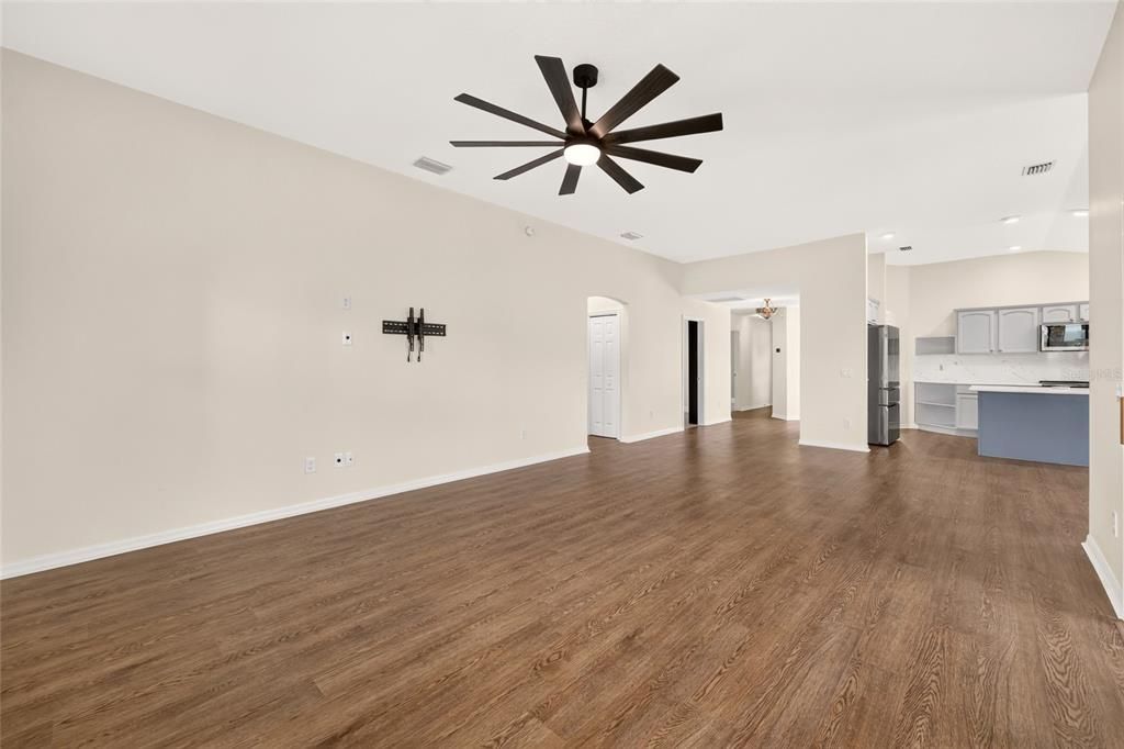 For Sale: $479,900 (3 beds, 2 baths, 1612 Square Feet)