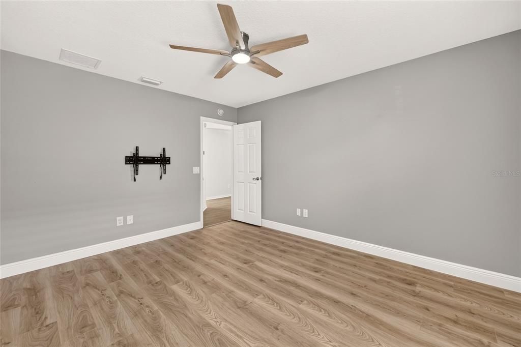 For Sale: $479,900 (3 beds, 2 baths, 1612 Square Feet)