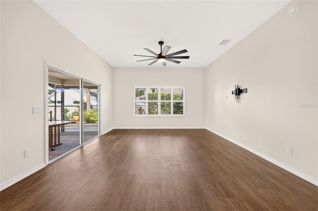 For Sale: $479,900 (3 beds, 2 baths, 1612 Square Feet)