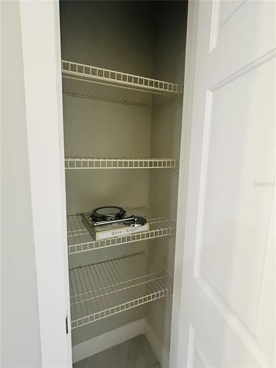На продажу: $395,000 (4 спален, 2 ванн, 1952 Квадратных фут)