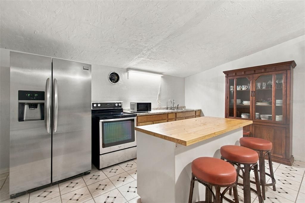 For Sale: $275,000 (3 beds, 2 baths, 1589 Square Feet)