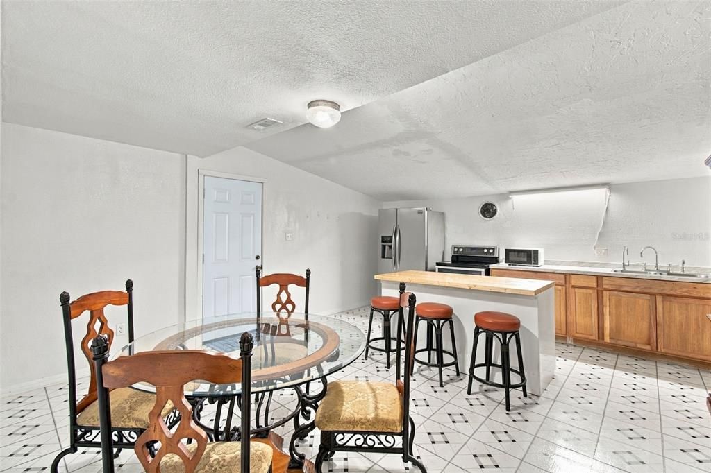 For Sale: $275,000 (3 beds, 2 baths, 1589 Square Feet)
