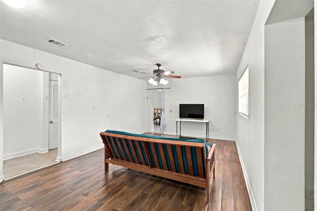 For Sale: $275,000 (3 beds, 2 baths, 1589 Square Feet)
