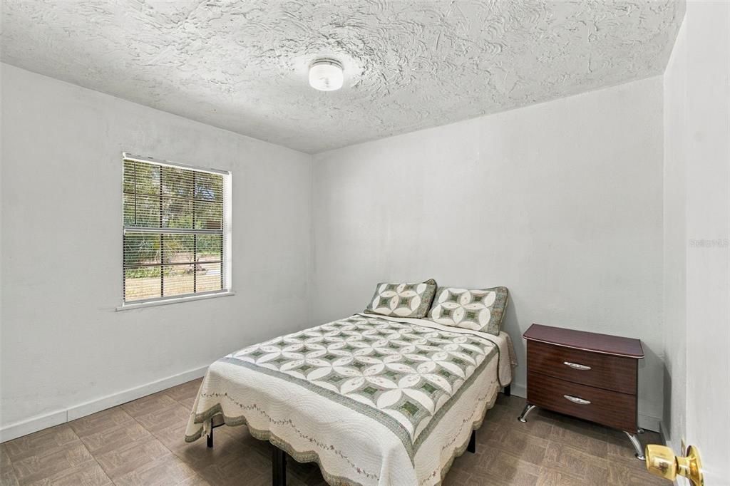 For Sale: $275,000 (3 beds, 2 baths, 1589 Square Feet)