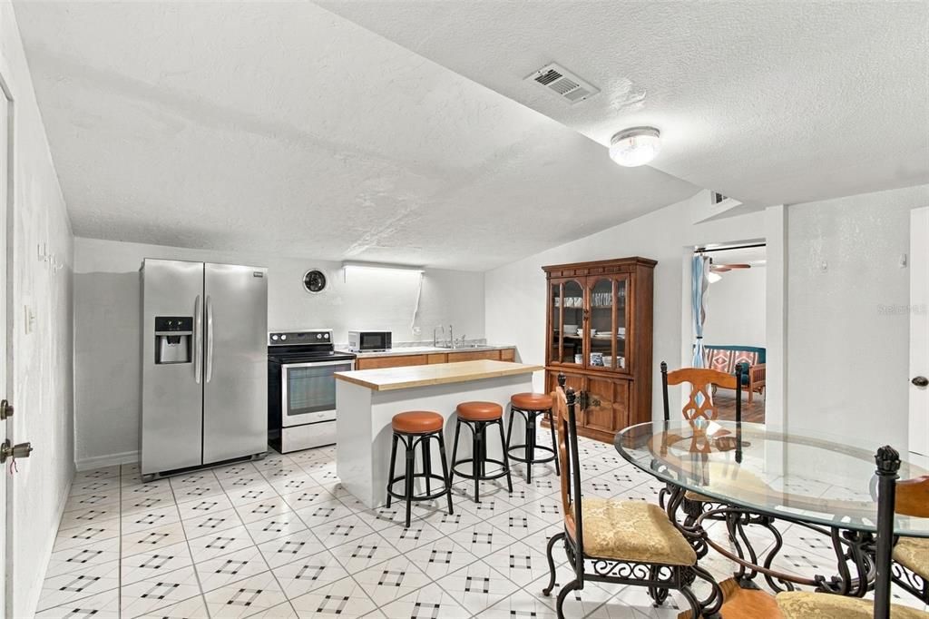 For Sale: $275,000 (3 beds, 2 baths, 1589 Square Feet)