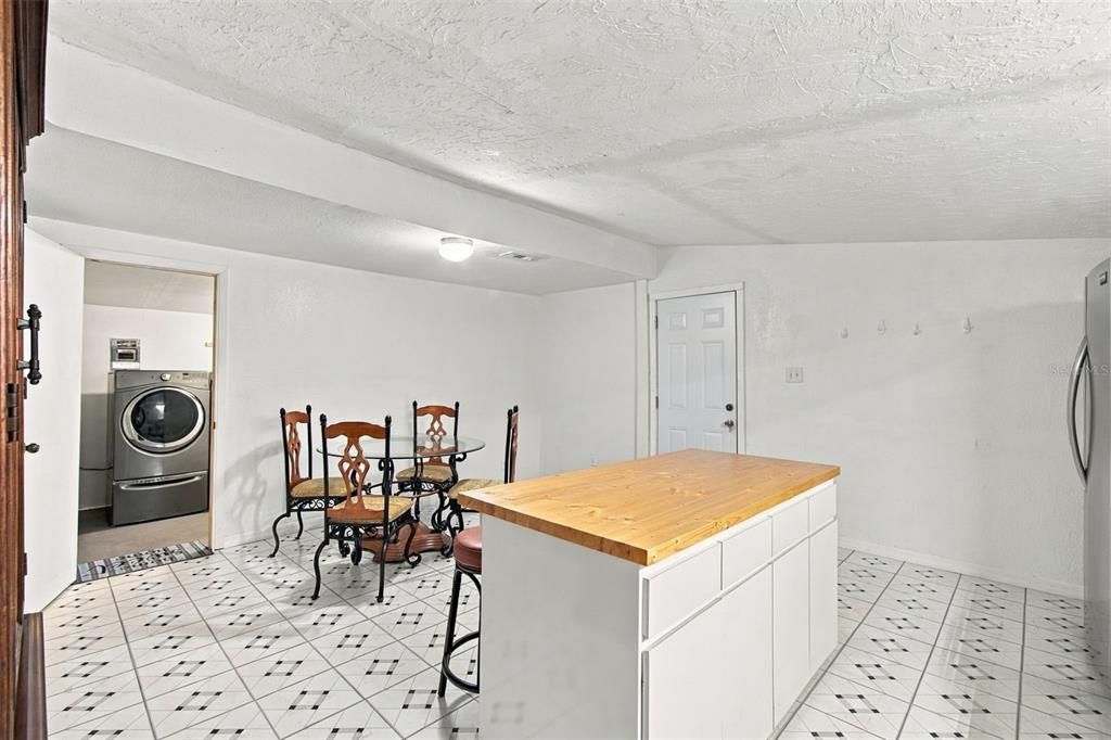 For Sale: $275,000 (3 beds, 2 baths, 1589 Square Feet)