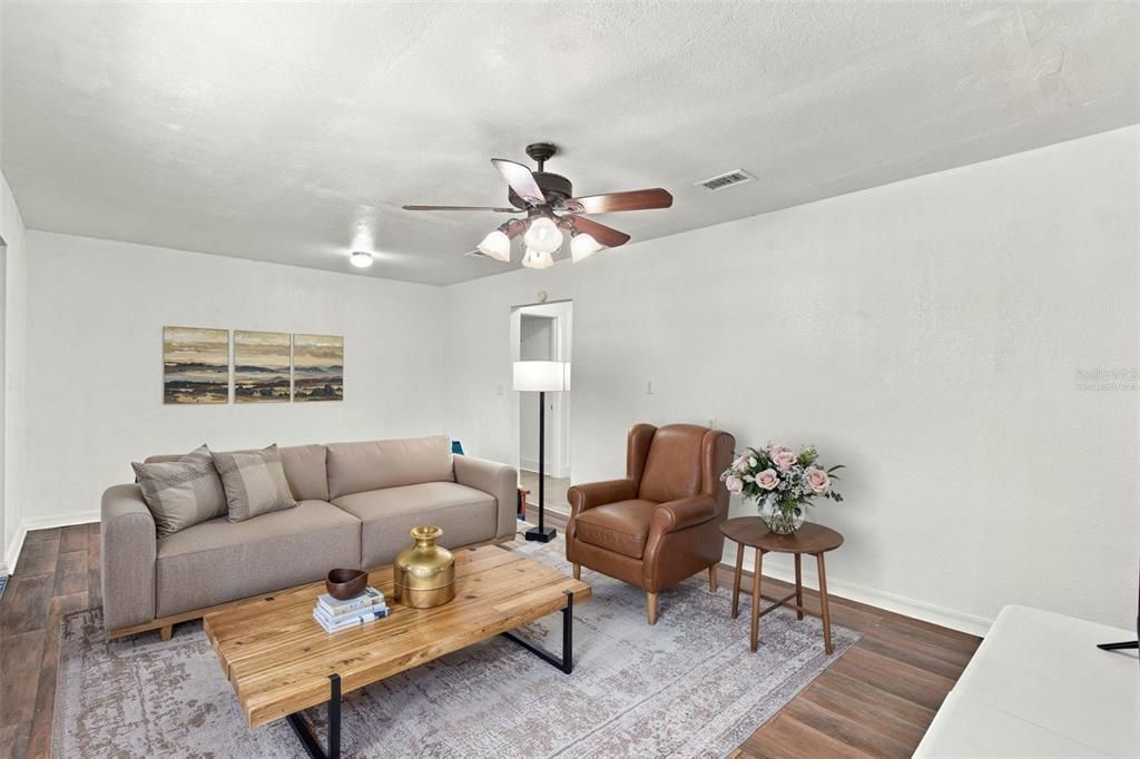 For Sale: $275,000 (3 beds, 2 baths, 1589 Square Feet)