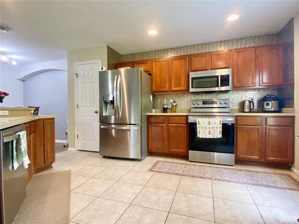 For Rent: $2,100 (3 beds, 2 baths, 1558 Square Feet)