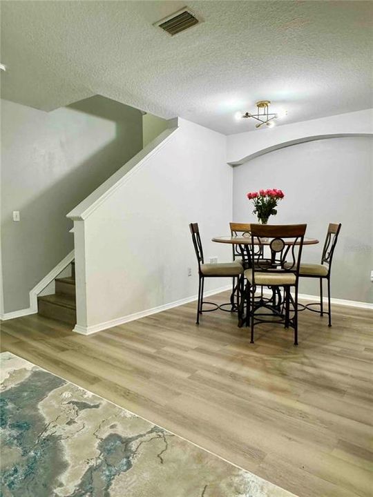 For Rent: $2,100 (3 beds, 2 baths, 1558 Square Feet)